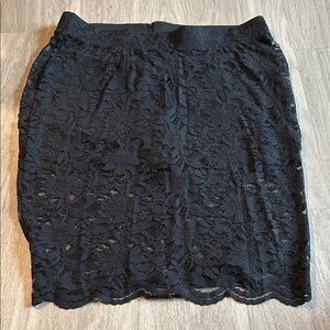Torrid curvé Elegant Black Floral Lace Maxi Skirt. (Stretch)